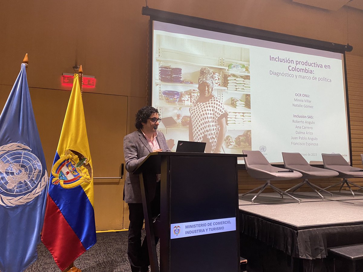 NatalieGomezA's tweet photo. Estudio de inclusión productiva de @onucolombia e @InclusionSas insumo para la política de economia popular. Dos retos: 70% de personas en exclusión productiva  y cómo aprovechar el potencial de los micronegocios para lograr un doble objetivo de inclusión y aporte al crecimiento. https://t.co/NNiUs323Dd