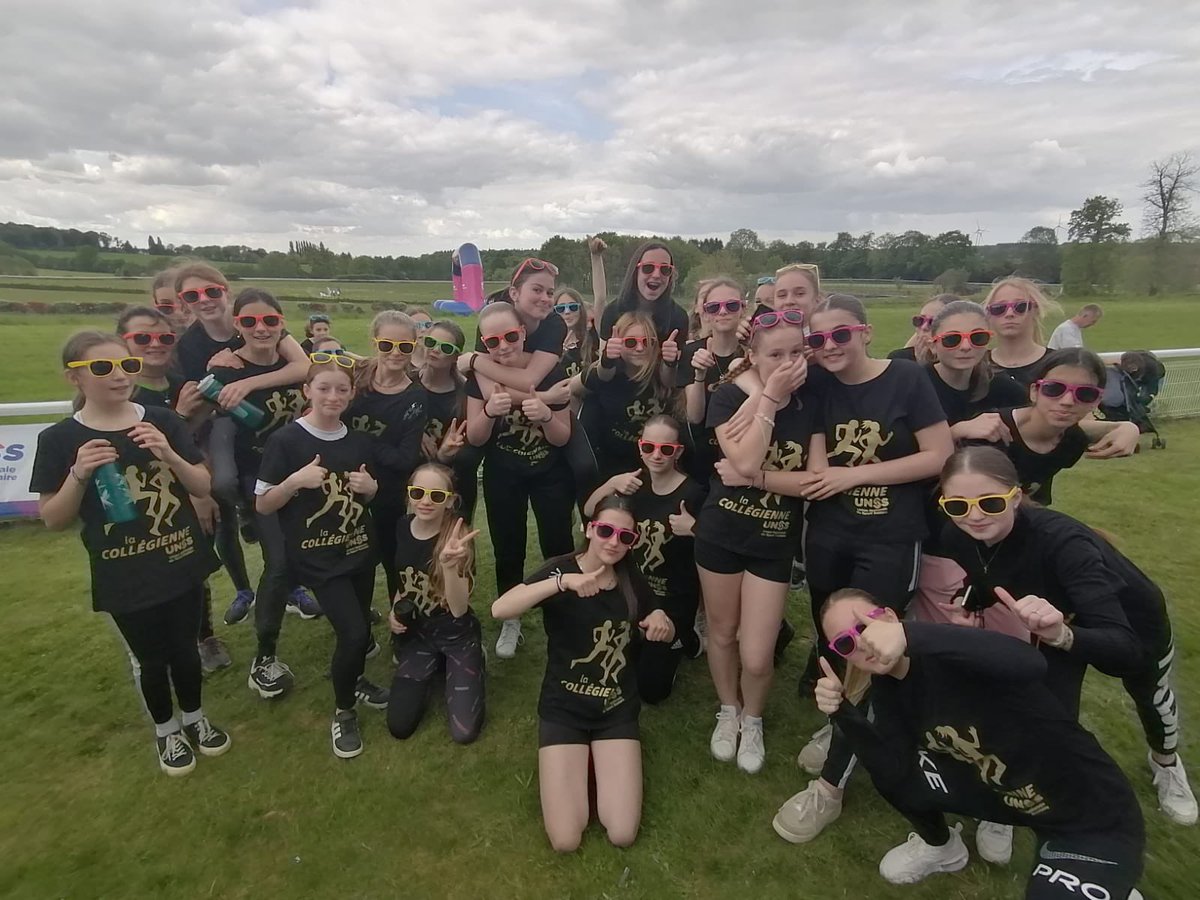 Pour cette nouvelle édition de la COLOR RUN 🏃‍♀️🔴🟠🟡🟢🔵,  42 filles et 1 jeune officiel se sont rendus à l'hippodrome de Ranes. Réunies avec plus de 450 autres jeunes filles de tout le département, nos élèves ont passé un après midi haut en couleurs !!!  Vivement 2024 ! <a href="/dsden61/">DSDEN61</a>