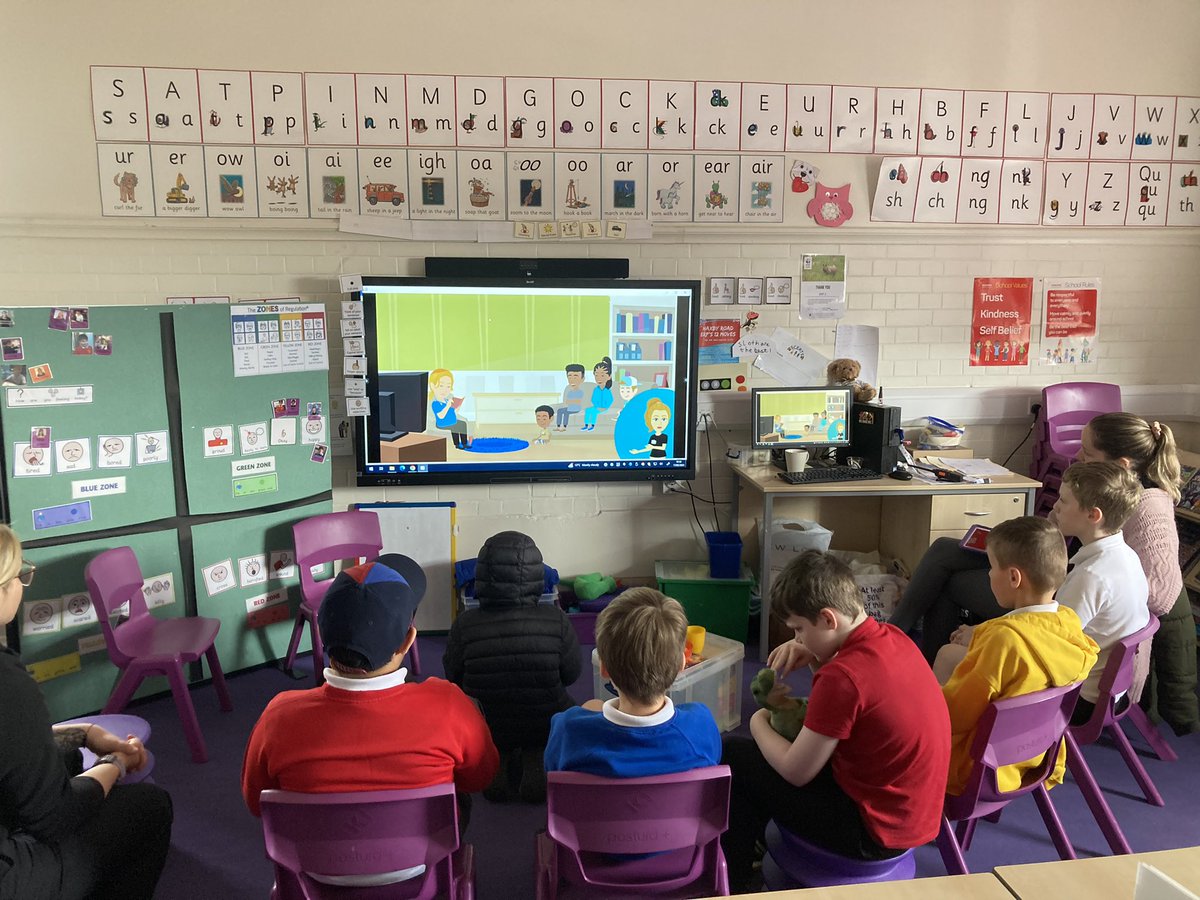 NYFRSselbyCSO's tweet photo. Great morning down @HaxbyRoad talking to the students on how to keep them self safe from fire and the dangers of water also talking to them about the things we do as a firefighter out in the community thanks to @fire_huntington White watch for supporting us #prevention 🚒🔥👩🏻‍🚒👨‍🚒 https://t.co/EBvQO4FekB
