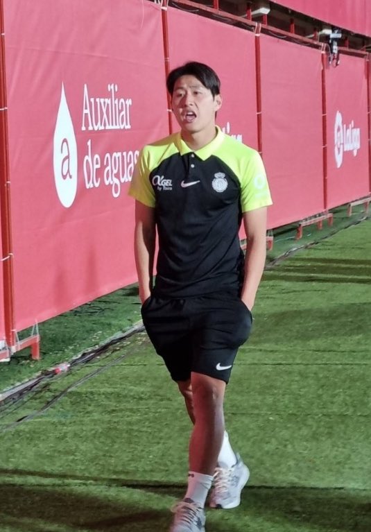 “사진만 찍어드릴게여!” 
   ((🐶))