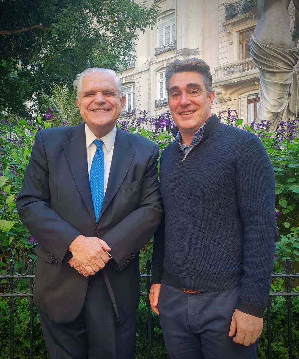 rlopezmurphy's tweet photo. Colosal encuentro con @JavierJiguacel 

Defendiendo la libertad, recuperando el orden, y con menos impuestos, Argentina tiene futuro 🇦🇷 https://t.co/UJiIELNwUD