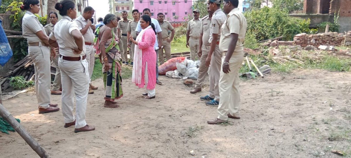 KujangOffice's tweet photo. Eviction of illegal encroachment from Govt Land( kisama- Jhati Jungle) in Udaybat mouza under Kujang Tahasil.  @CollectorJspur @RCuttack @rdmodisha https://t.co/DVAyHkyPuJ