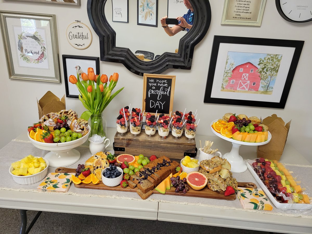 Sunnyside_rocks's tweet photo. We had the most amazing breakfast and lunch yesterday. A huge thank-you to Micah Pavan and her wonderful group of parents who put out an amazing spread for the staff! We had breakfast, lunch, gifts, and supervision covered! Thank you for spoiling us! https://t.co/TCT1g4a4YE