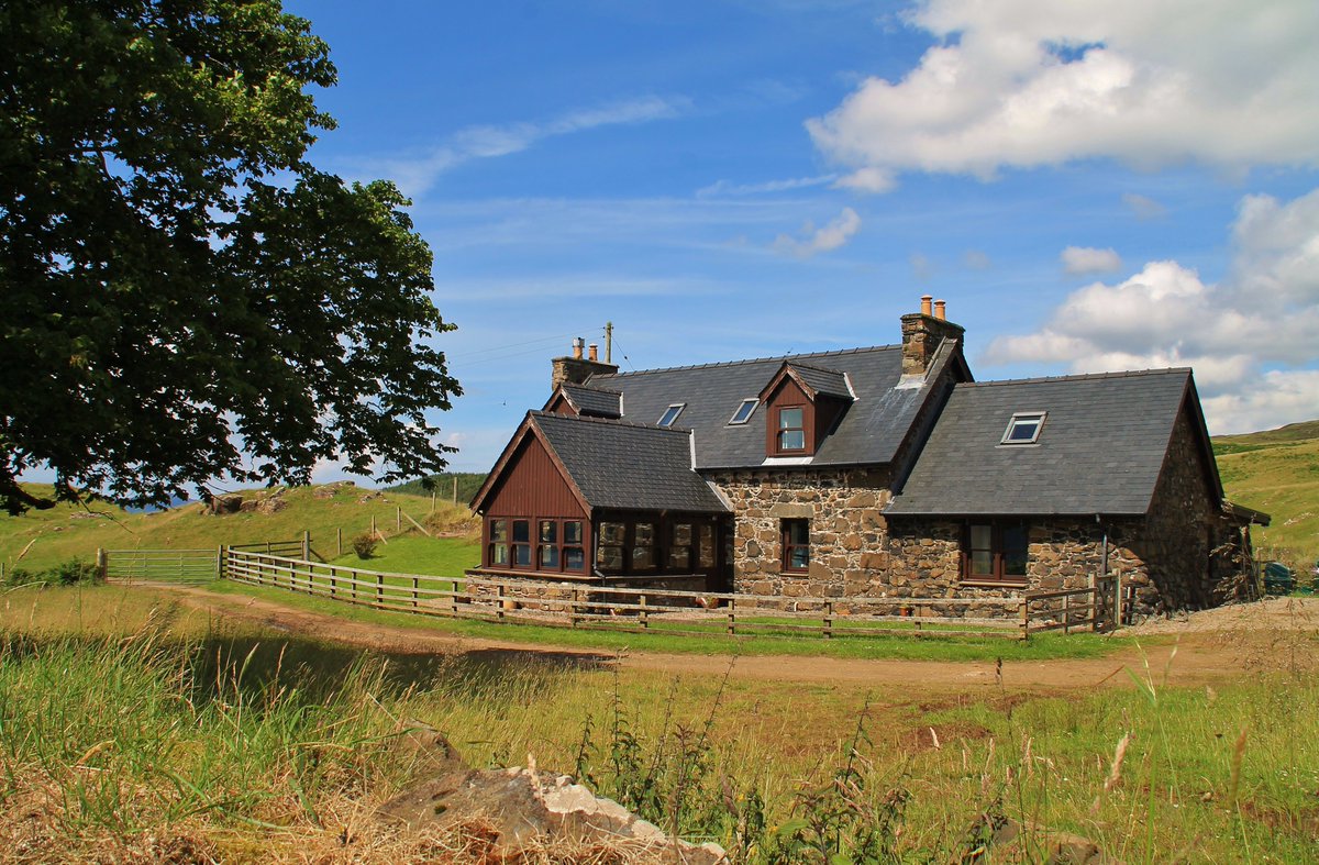DrimninE's tweet photo. Late avail Achleanan 26May 7 nights, Dog Friendly
Stay @ Achleanan Farmhouse stunning views, magnificent sunsets, rare flora/fauna, free brown trout fishing &amp; organic whisky from @Ncnean Distillery, all within a short walk
#Latedeal #lastminutedeal
to book
https://t.co/UJCXpOSyh2 https://t.co/8k9srHuBZE