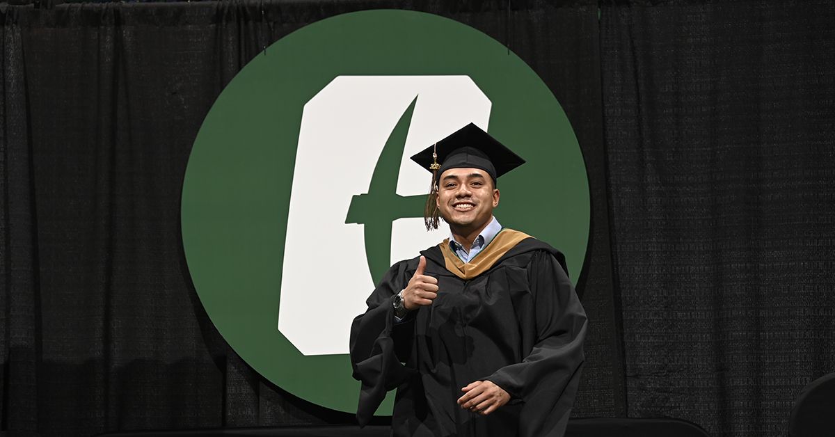 CLTBelkCollege's tweet photo. Congratulations to one of the largest graduating MBA classes in Belk College history 🎓 🎉 #BusinessNiners #49erGrad23! https://t.co/OmcNPzqbbH