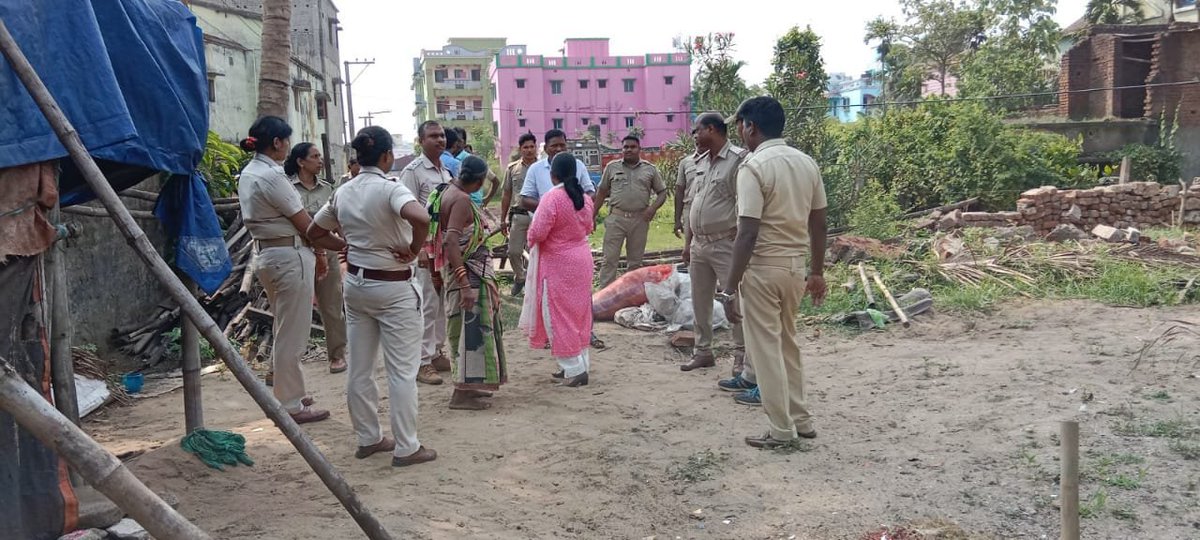 KujangOffice's tweet photo. Eviction of illegal encroachment from Govt Land( kisama- Jhati Jungle) in Udaybat mouza under Kujang Tahasil.  @CollectorJspur @RCuttack @rdmodisha https://t.co/DVAyHkyPuJ