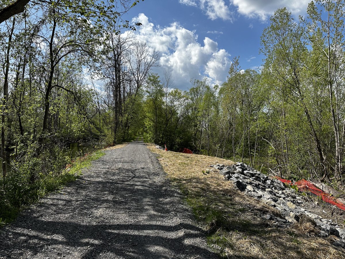 The good news keeps on coming! The section of the #ErieCanalwayTrail west of the Village of Oriskany is now back open, after being closed due to a trail washout and repair project 🎉 

Please note that the trail surface may seem soft, but is expected to harden up as it settles.