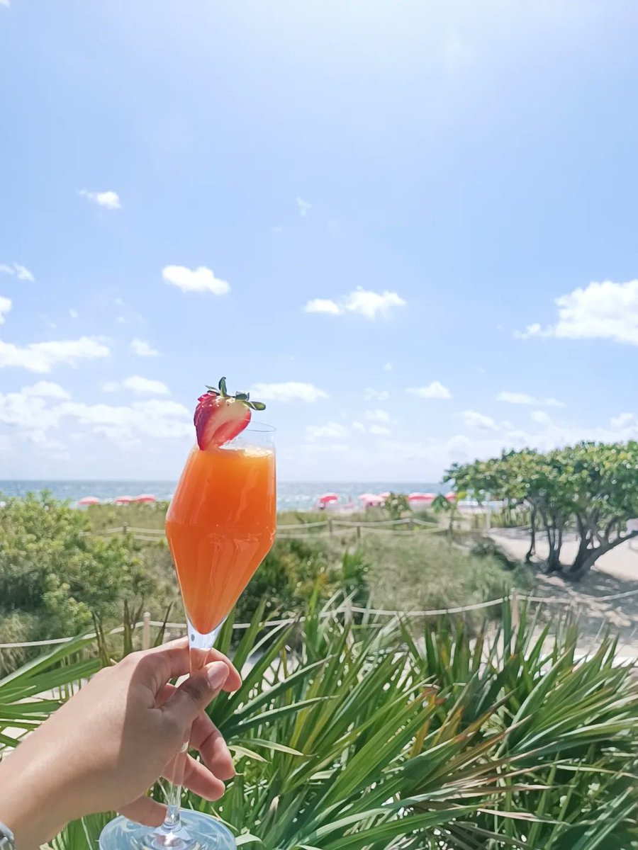 Cheering into vacation mode one sip at a time. bit.ly/2ODejMi

#grandsurfside #gbsmoments #oceanside #oceanfront #beachday #miamibeach