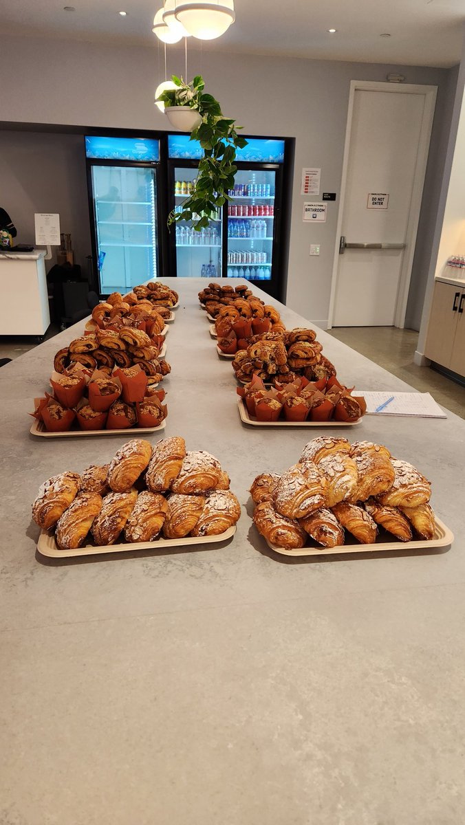 joeririi's tweet image. Breakfast of hacking champions. Best #hackaithon @craft_ventures