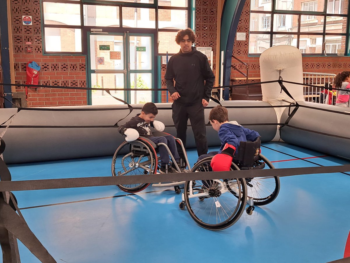 t_makki's tweet photo. 14 ème édition HANDIVALIDE , CSC. Roger Salengro, + de 500 participants sur toute la journée ont été sensibilisés à différentes formes de handicap (Foot-Fauteuil , Handi-Judo, Handi-Boxe, Shaw dawn, Dessine ton handicap Etc…avec en clôture un spectacle de danse. Bravo à tous https://t.co/GdeFUCdHAX