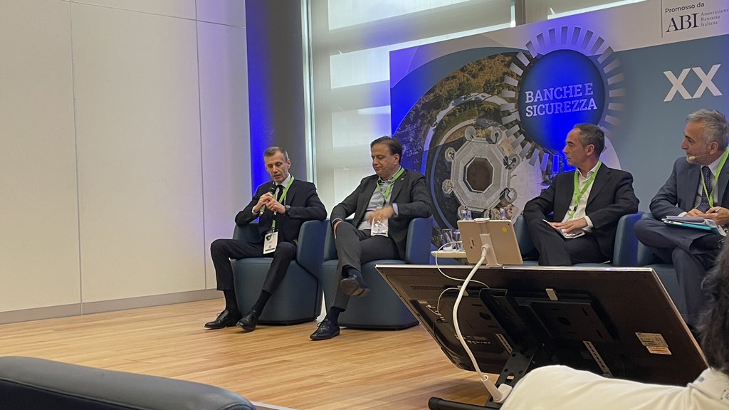 gtroianello's tweet photo. INTELLIGENZA ARTIFICIALE E #CYBERSECURITY, saper cogliere le opportunità e riconoscere le minacce @Exprivia_Italy @Exprivia_CY #CERTFin @OneIdentity #banchesicurezza @BancaforteABI #ABI https://t.co/p11scjJVQG