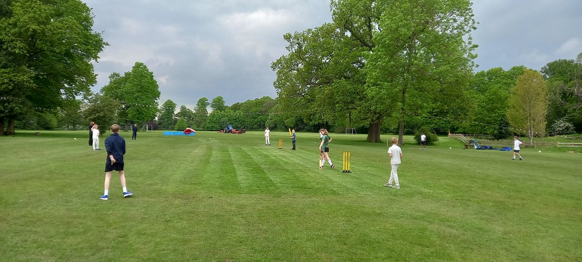 Such a great afternoon @GosfieldSchool for our first cricket matches of the season. Our U13's on the main pitch, and the U11's playing 20-over softball. As always, great sportsmanship and a lovely atmosphere. Thanks to Mrs Ford & Mr Stephens for organising. 💖🏏 @ColPrepHigh