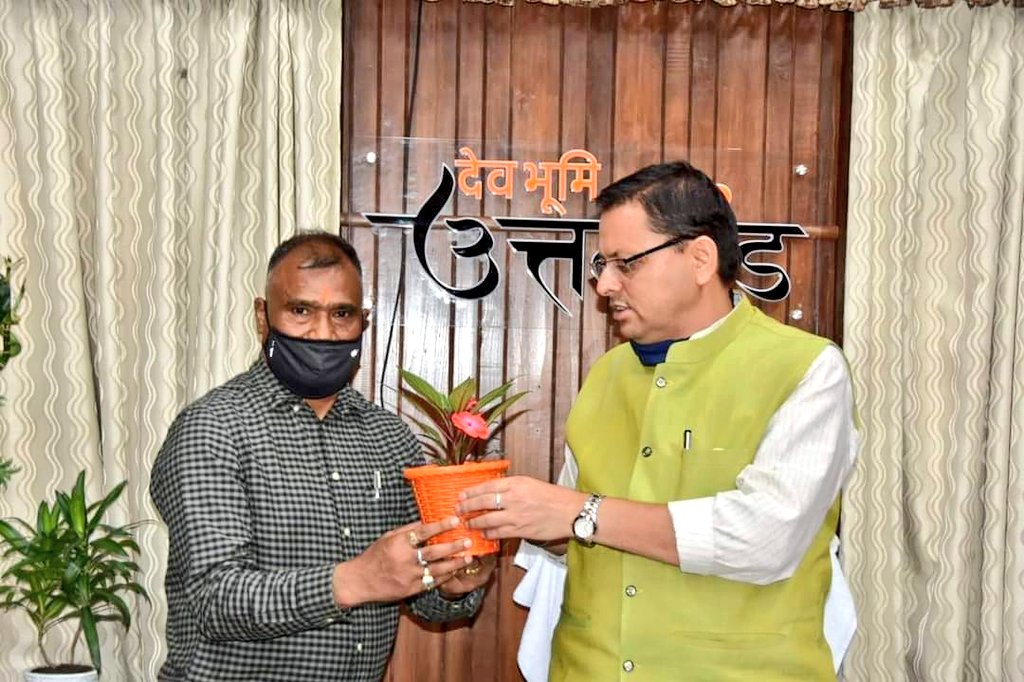 PahadoSayHain's tweet photo. यदि ये कार्ड सत्य है तो यहीं कहूंगी की हमे केरला फाईल्स दिखाने वालो अपनी बेटीयों को भी एकबार दिखा दो 🙏🙏 https://t.co/mjmq5lvJPH