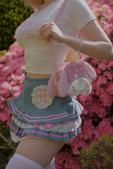 3 pic. Outfit details ? https://t.co/cnbFJOg1Gt