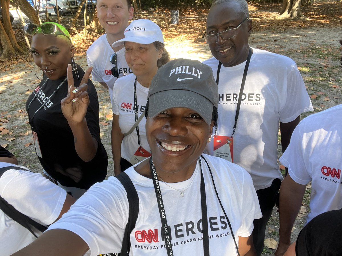 alastanford's tweet photo. Cleaning the beach, dunes and sargassum (new vocab alert😂) that contaminates our air & water and impacts our #health with my fellow @CNNHeroes @ElevatePrize winners as we #MakeGoodFamous #ColorofCare https://t.co/v86MsjmOid