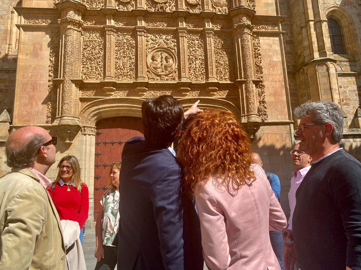 Sigo recorriendo Castilla y León acompañando a los candidatos que serán claves para decidir las alcaldías el próximo 28M.

He estado esta tarde con <a href="/AnaSuarezcs/">Ana Suárez Otero</a>, alcaldable de Salamanca, escuchando las demandas de los salmatinos. Recuperaremos la ilusión.

#SalamancaEnTusManos