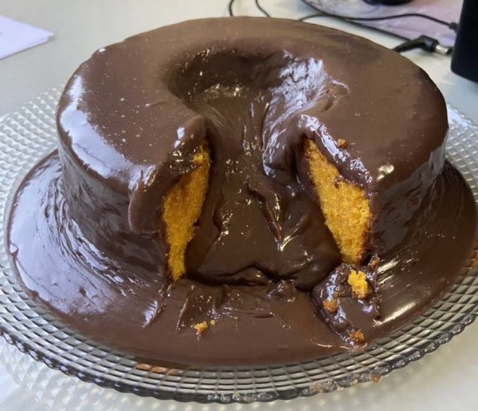bora amg faz um bolo de cenoura com brigadeiro ae