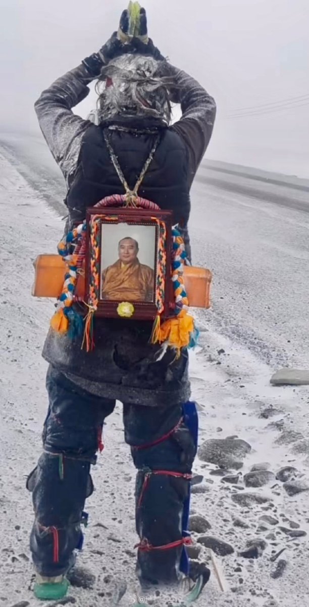 lhuboom's tweet image. བོད་མི་རིགས་ཀྱི་བདེ་སྡུག་དང་ཆོས་ལུགས་སྨན་པའི་ལེགས་བཅོས་ཕྲན་བུ་བྱུང་ན། 
ང་པཎ་ཆེན་མི་གཅིག་གི་ཐོབ་ཤོར་དང་ཁེ་ཕན། ཐ་ན་ཉེས་ཆད་གང་འདྲ་ཞིག་བཅད་རུང་
འགྱོད་པ་སྤུ་ཙམ་ཡང་མེད། 
- རིགས་ཀྱི་དཔའ་བོ་པཎ་ཆེན་བཅུ་པ་ཆེན་པོས།
#PanchenLama #班禅喇嘛