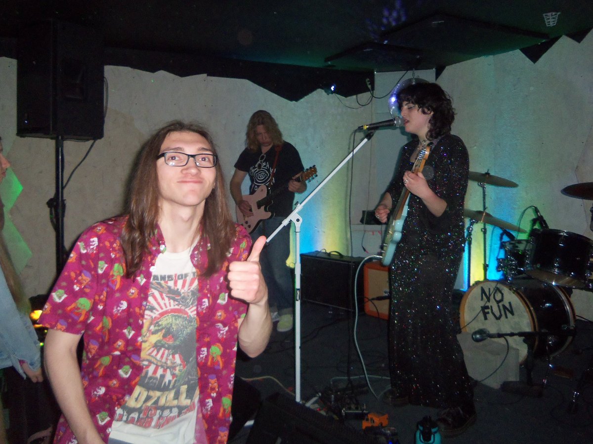 mall goth tweet media