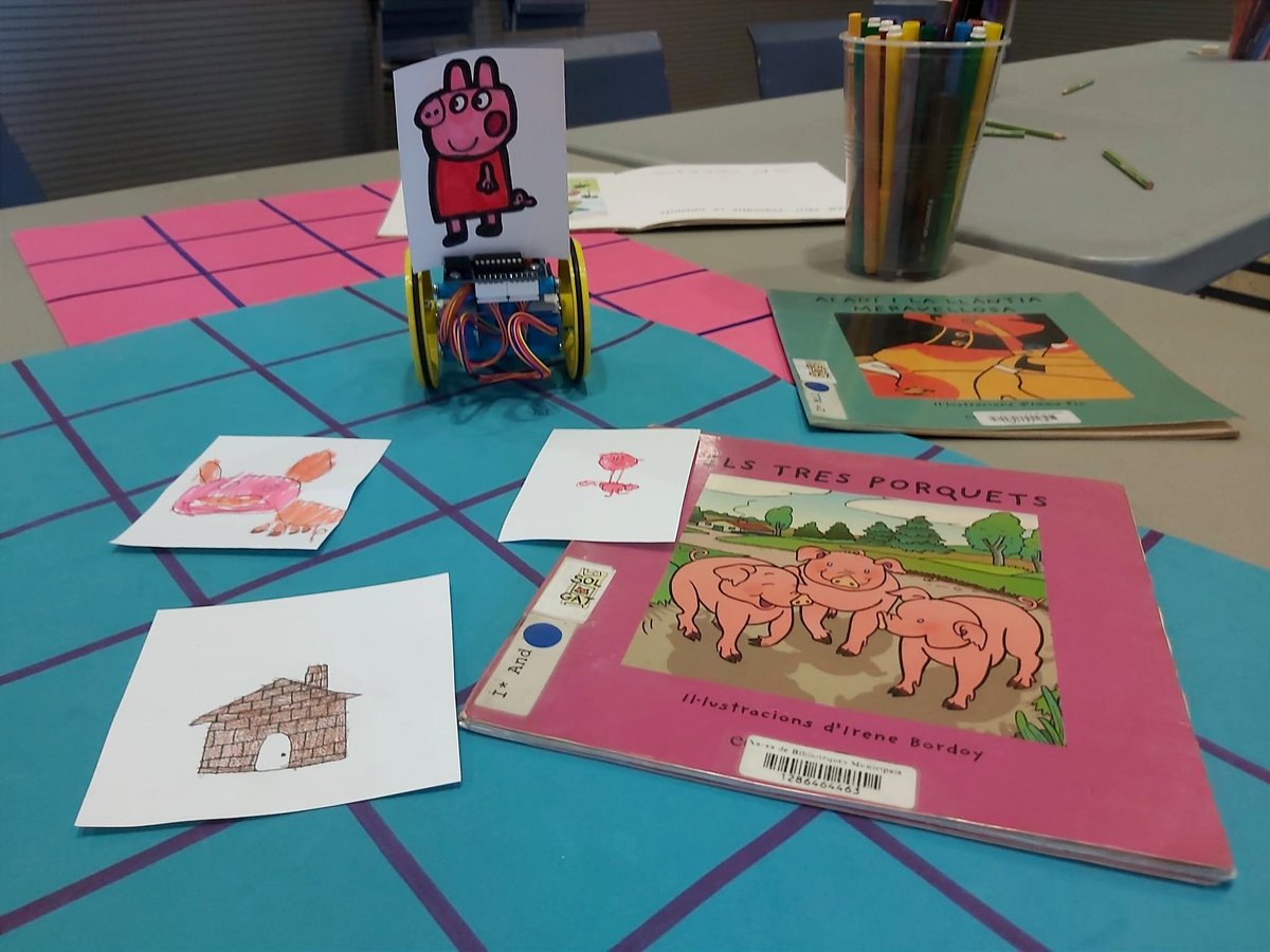 bibliotequesgr's tweet image. 🤖 Hem acabat els dos labs portàtils tecnòlogics amb l'Escola Montserrat Montero.

😛 S'ho han passat d'allò més bé experimentant amb la robòtica. 

📕 Amb els escornabots han animat personatges i jugat amb els seus contes preferits.

#BibliolabXBM @bibliotequesXBM @GRN_cultura