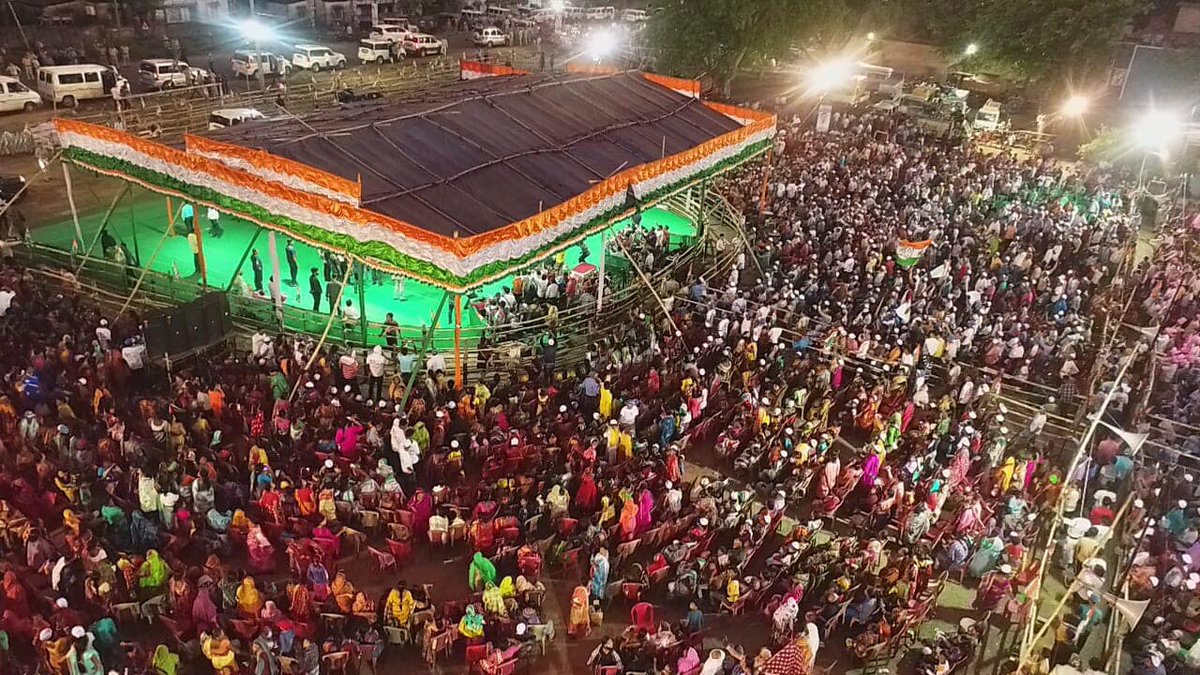 TMCNaboJowar's tweet photo. Breaking bread together is the ultimate act of camaraderie! Today, Shri @abhishekaitc interacted with union leaders over 'Litti Chokha' at Jamuria, Paschim Bardhaman.

#TrinamooleNaboJowar #JonoSanjogYatra https://t.co/wvQtLXgtrU