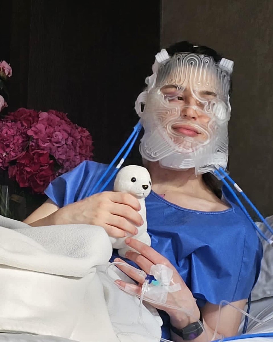 arca1000000's tweet image. i feel so free after ffs like a load was lifted from my chakras and i can vibrate more in tune with the resonances of the environment , undampened. adams apple, biblical connotations aside, all that fear and shame is no longer in my throat . i am so grateful to the universe.