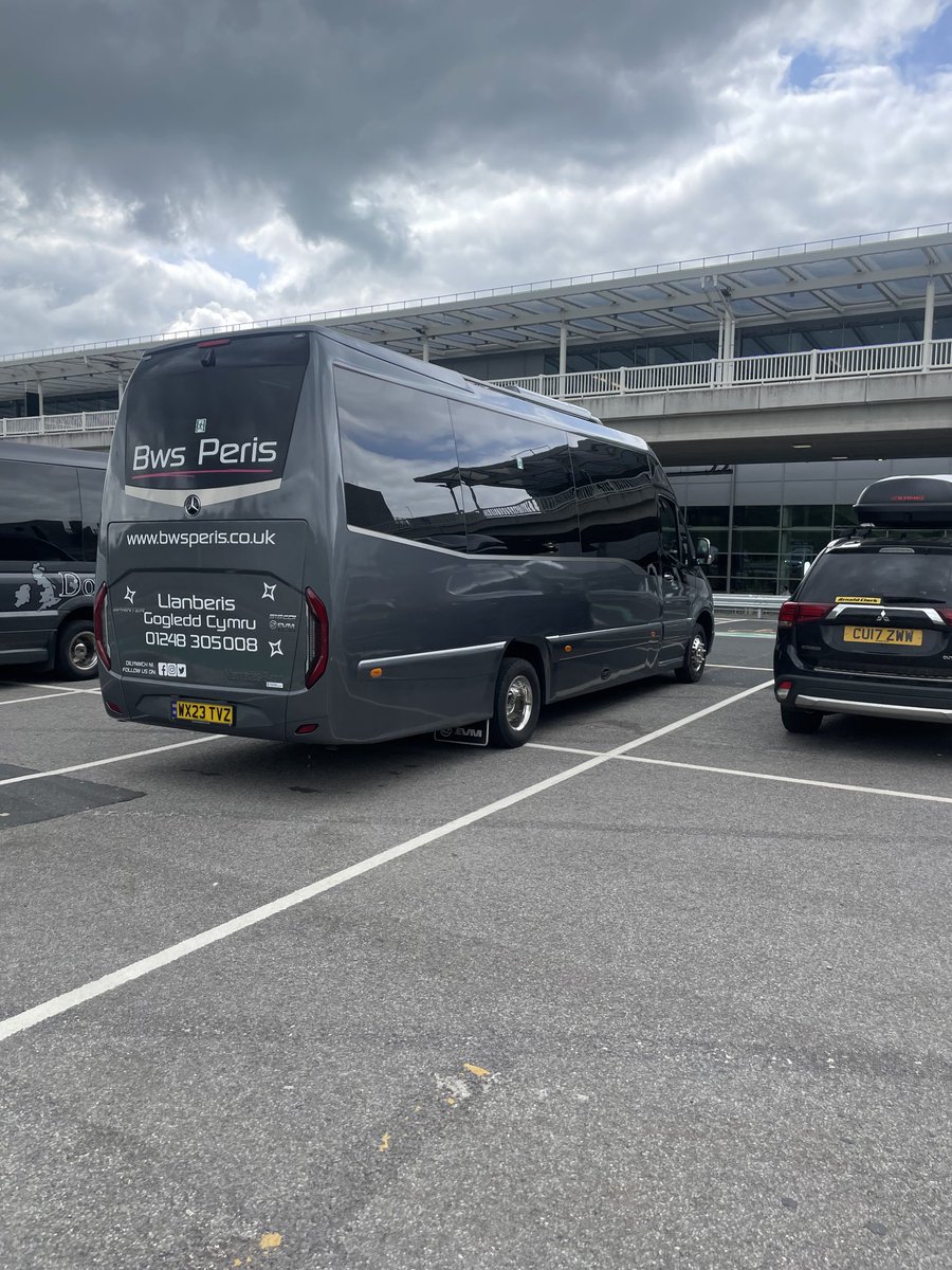 perisminibus's tweet photo. Flight delayed, no problem - we track your flights so you don’t have to wait for us. T2 Manchester in our brand new 19 seated Mercedes #airporttransfers https://t.co/v0NIcLKO58