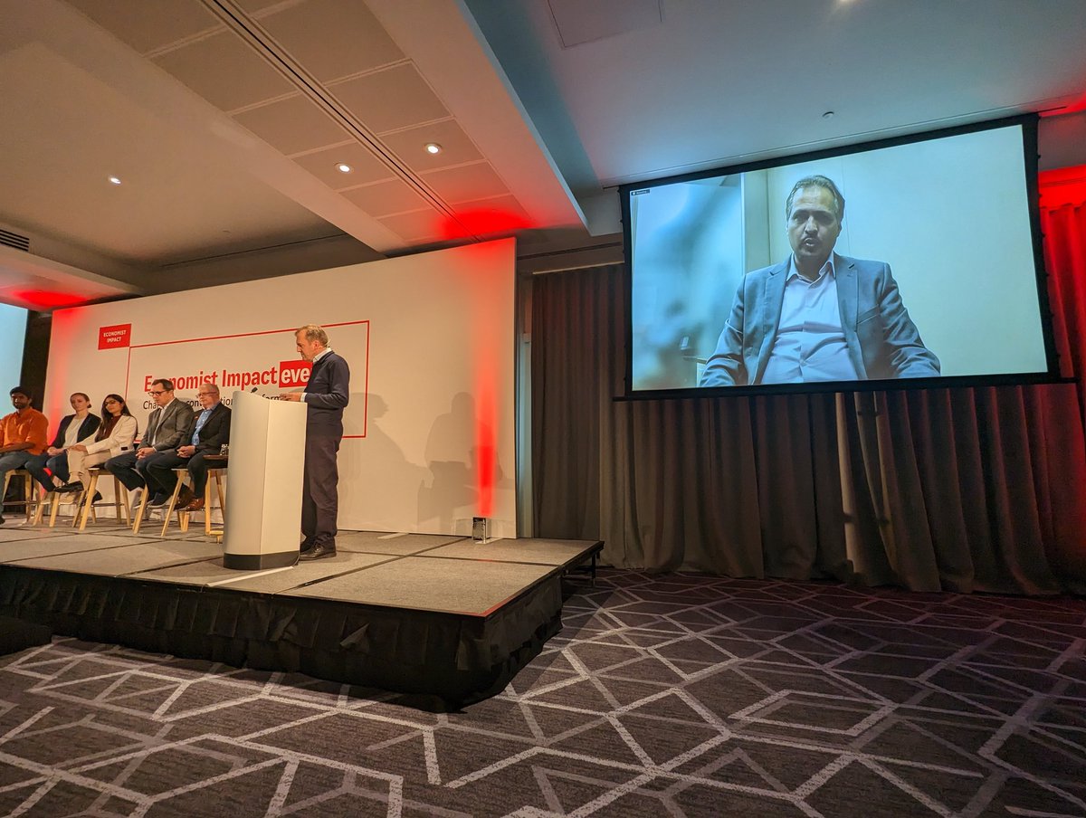 ChristinaYZhang's tweet image. Advice from Teena Idnani @Investec @sflinter @vgoliber @LeeFulmer Muhammad Al Saiyari Quantum Lead @aramco @rajkk1 hosted by @tomstandage:  1. Invest less to start 2. Educate 3. Focus on commercial value 4. Collaborate to achieve use case #quantum  
 #EconQuantum @EconomistEvents