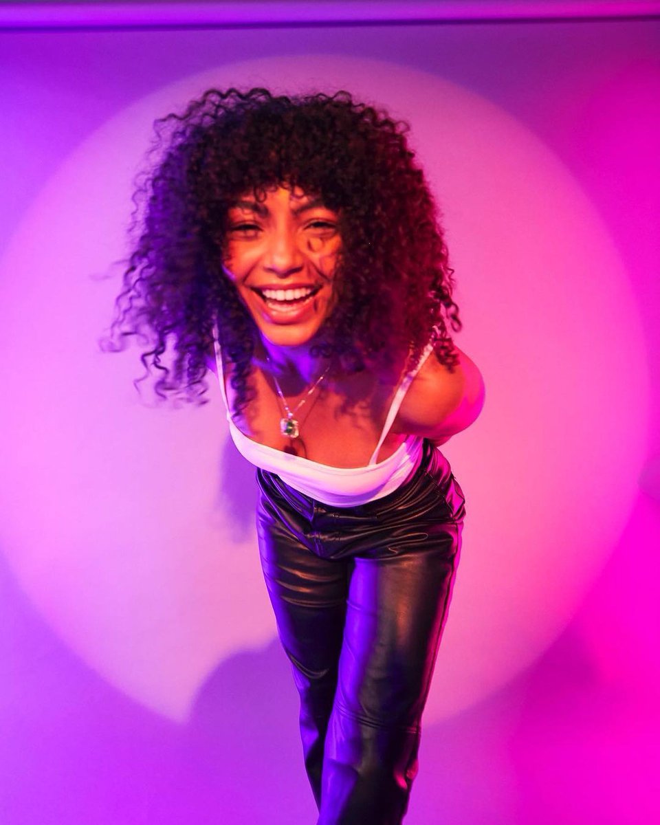 mtvportugal's tweet photo. Onde estão os fãs da @anygabrielly? 💜 https://t.co/bQb4VoQqfh