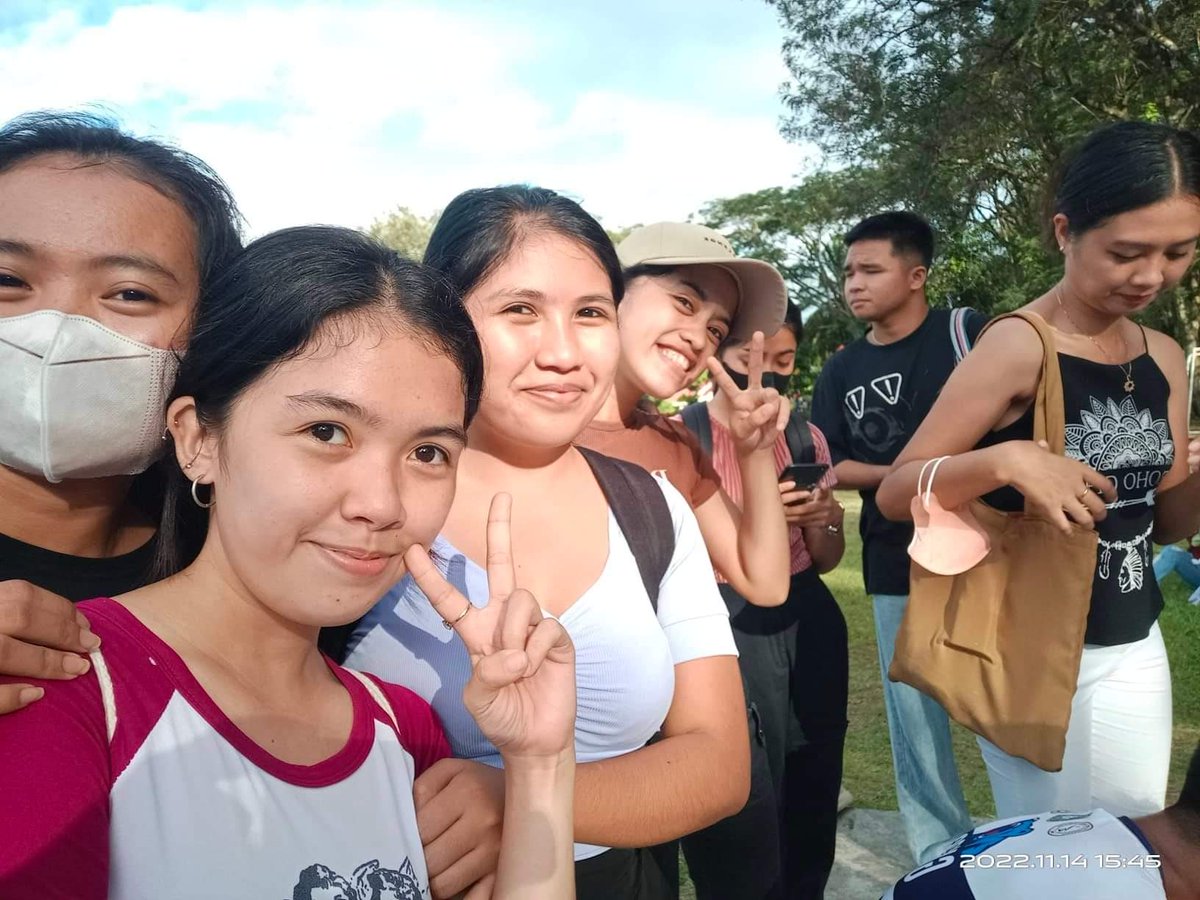 micahamnidaaa's tweet photo. As a supportive nga mga amiga HAHAHAHAHAHAHA

#CMUBAELS 
#WeNeverGoOutOfStyle 
#Doreenified https://t.co/vF3Ir2Tf31