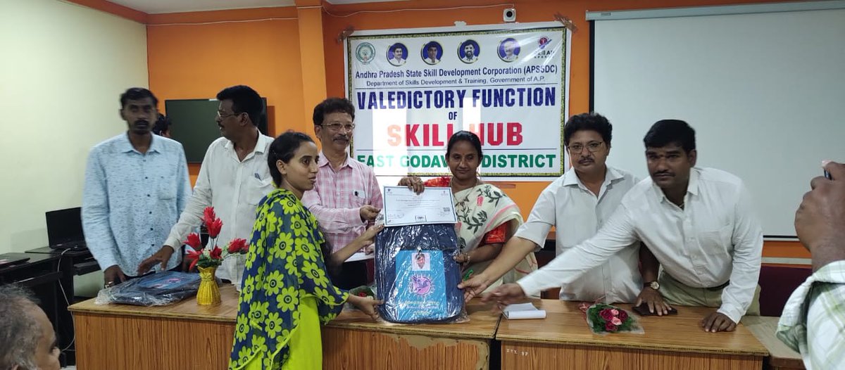 AP_Skill's tweet photo. @AP_Skill has Conducted Valedictory Function at Government ITI College, #Bommuru @egodavarigoap https://t.co/SzpBQ1s08V