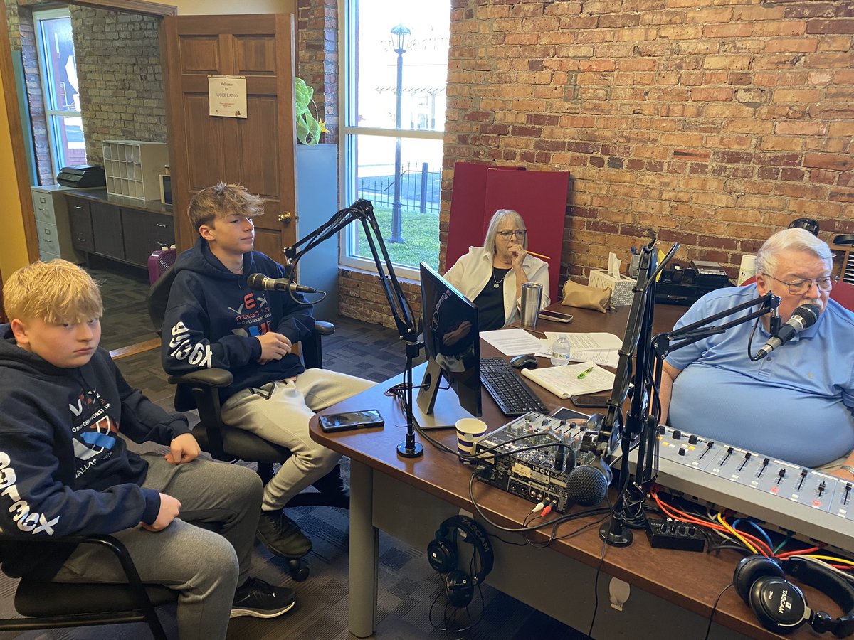 counselordale1's tweet photo. Tune in to https://t.co/kCTxb2Rg5M, 101.7FM or 1270AM to hear Portland East Robotics.
#eaststem
#sumnerachieves
#sumnerstem https://t.co/ArbwWf4QQw