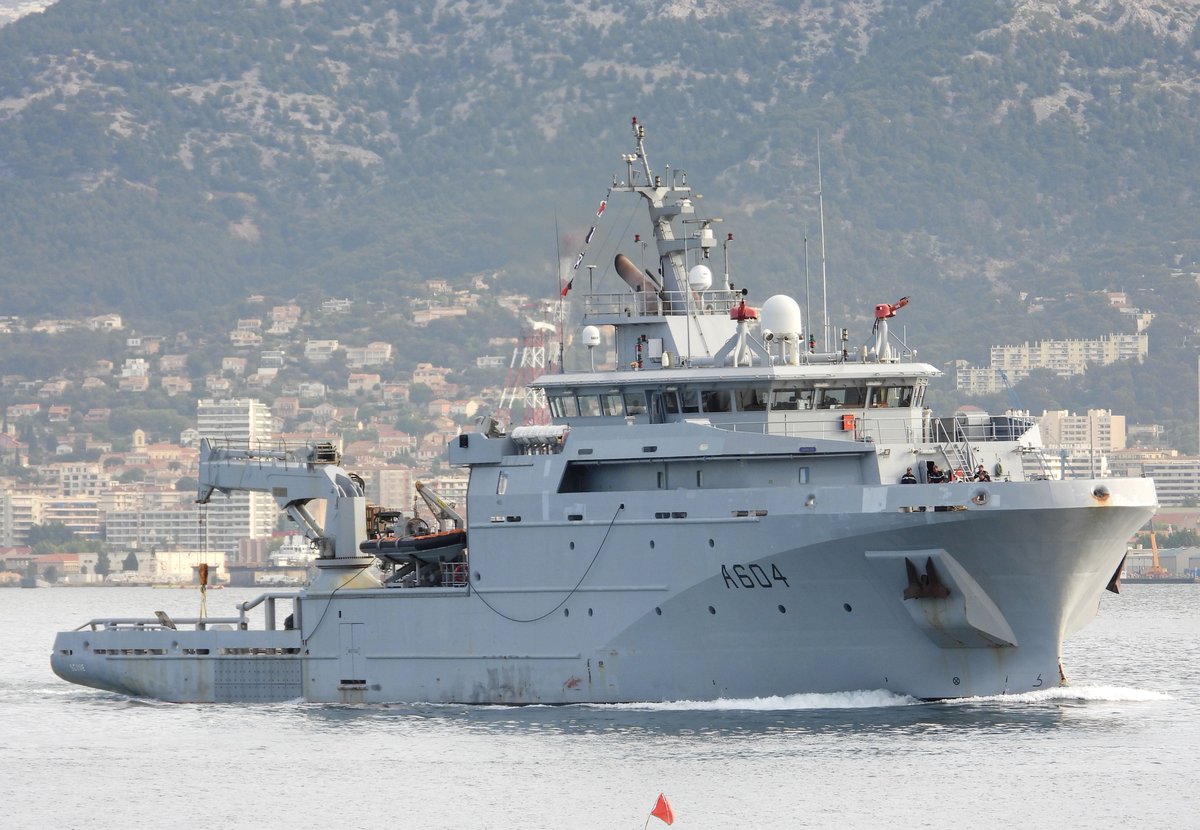 WarshipCam's tweet photo. French Navy Loire-class support vessel FS Seine (A604) leaving Toulon, France - May 17, 2023 #fsseine #a604
SRC: TW-@GGYSSELSSHIPS https://t.co/5wEfGwfKo8