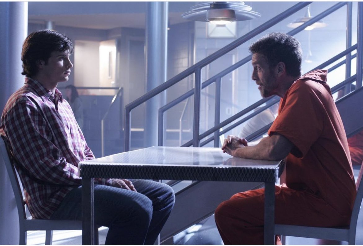 RealJohnGlover's tweet photo. Transference episode in 4th season. Lionel and Clark. #smallville #talkville would be good to revisit  this one @TalkVillePod @michaelrosenbum #ClarkKent #lex #luthor #lionel #BodySwap https://t.co/k3TXW2npOQ