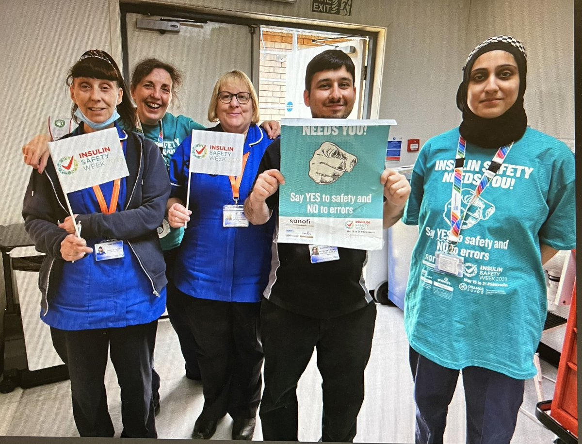 SGS_DnE's tweet photo. And there is more,
Say hello to our friendly DSN team as they visits your ward areas looking for opportunities to promote #Insulinsafety #InsulinSafetyWeek2023
Fantastic job by our IMT #SuzyFleming ππΌ delivering Peri-ope diabetes care #PatientSafety #VRIII for our FY1s #TeamUHL https://t.co/6iaXPISffa