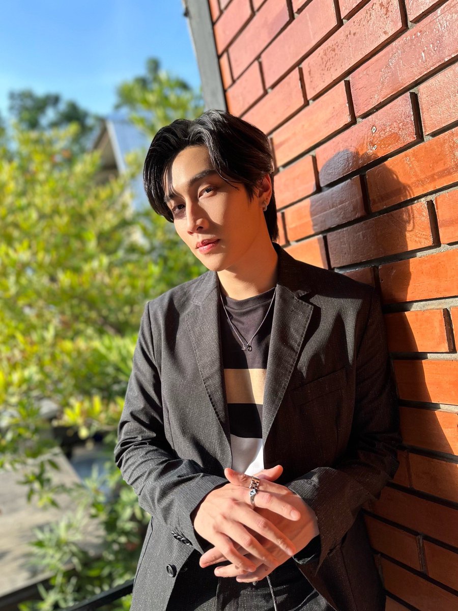 beoncloud_th's tweet image. ไบเบิ้ล @biblesumett ของเราวันนี้ มาในลุค Smart Casual หล่อ เท่ สมาร์ท สุด ๆ ✨🖤 ชอบลุคนี้ของไบเบิ้ลกันมั้ยย~

#BOSSAndSOHOHousePartyxBible 
#SOHOHousePartyByBOSSxBible
#BeYourOwnBOSS