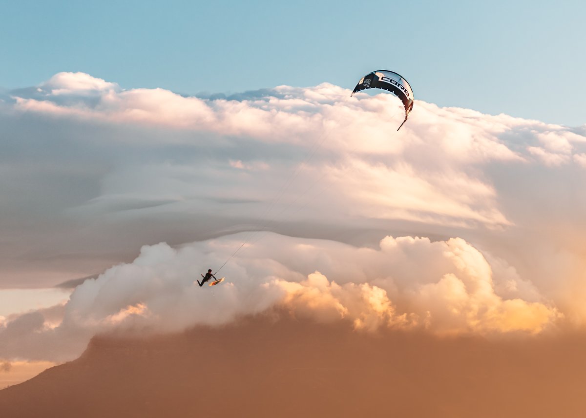 @kenan.azzam reaching for the clouds on the XR8 💥
#GOKITING

📸 @thomasburblies | @supernothing_ofc

#ridecore #corekites #xr8 #kitelife #bigair #freestyle #freeride #kitesurfing #kiteboarding