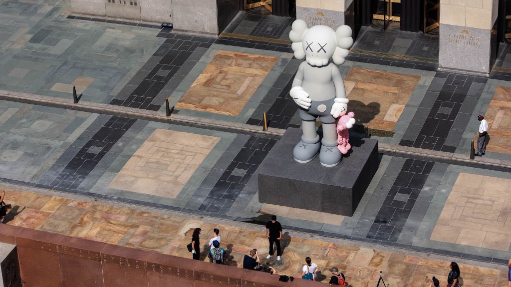 uk_marksart's tweet photo. Artist KAWS wins $900K in lawsuit against Singapore counterfeiters. Hundreds of copyright-infringing works including dolls, figurines and canvases produced. Cease-and-desist letter sent in 2020, lawsuit filed in 2021. Total value of infringing works exceeds $63M. #ArtistsRights https://t.co/PX27yBox6s