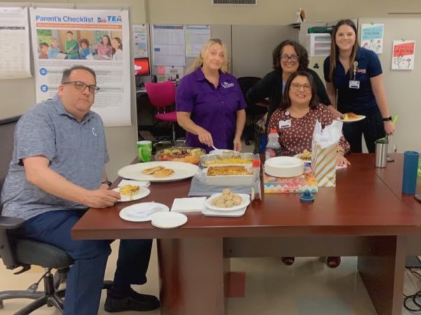 Soniaz76's tweet photo. Was treated to a delicious homemade breakfast from my amazing team Tuesday morning. Yummy! 🥯🥞🍳❤️Feeling loved on #educationalbossesweek
@CCISD_OAA @laurajeanmoon @C_Castaneda11 @DrXtelaG @JonWeisz1 @pacastorena https://t.co/LjczT8xM0B