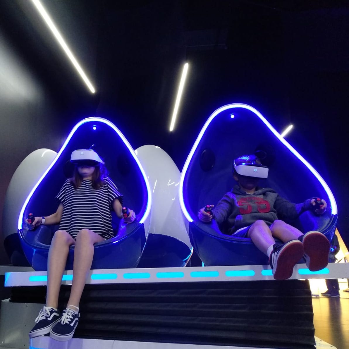 7funcenter's tweet photo. 🚀 Sumérgete en nuevas aventuras con nuestros simuladores de realidad virtual Immotion!

🎢🏎️ Montaña rusa, épicas carreras de coches, viajes espaciales... y muchos retos más!
https://t.co/iYrMw8aeEl 

#RealidadVirtual #alcala #thefamilycenter #7funcenter #VR #ImmotionVR https://t.co/OKdGVKVDeW