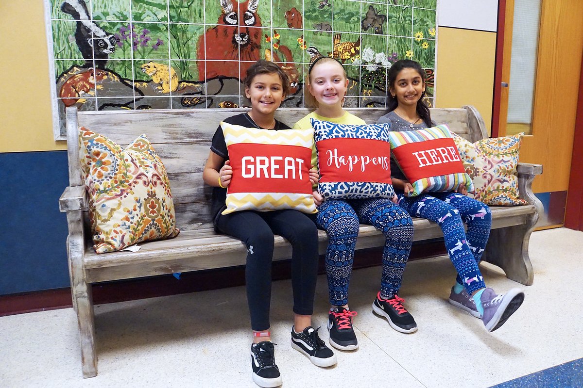 Open enrollment for out-of-District students to attend select <a href="/RoundRockISD/">Round Rock ISD</a> schools is OPEN. Apply through May 19 roundrockisd.org/out-of-distric…
🎯 100+ courses &amp; electives
⭐️ Fun enrichment 
🏆 Award-winning Fine Arts 
🎾 25 athletic sports &amp; activities
💼 Unmatched career &amp; tech ed