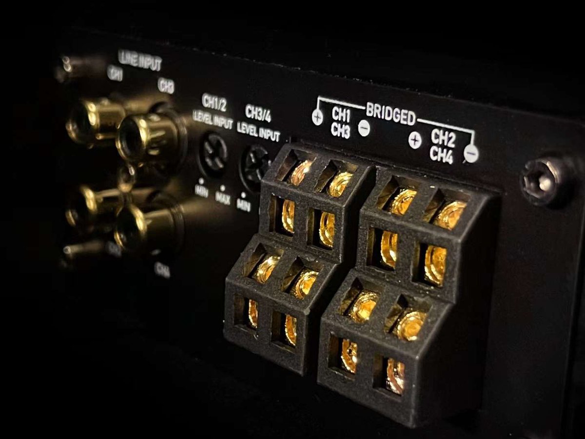 carvery_audio's tweet photo. ROCK POWER新製品4chアンプ『R400』来月初旬頃日本国内発売開始予定です。
革新的な設計で小型化を実現!
●RMS Power: 4×90W(4Ω)
●RMS Power: 4×150W(2Ω)
●Frequency response: 10Hz - 40kHz
●Signal/noise ratio: >90dB
●Distortion rate: < 0.05%
#カーオーディオ
#rockpower
#carvery https://t.co/9SefG4sRAu