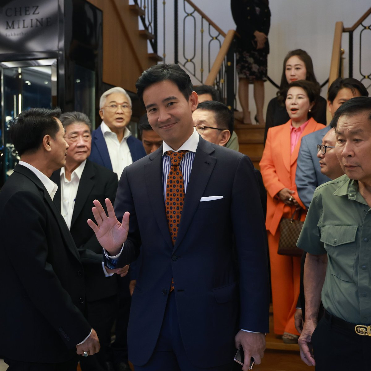 ก้าวไกลประชุม 6 พรรคร่วมตั้งรัฐบาล "พิธา" ย้ำชัดจัดตั้งสำเร็จแน่ เตรียมแถลงใหญ่วันพฤหัส ถ่ายรูปกับ "ชลน่าน" ชื่นมื่น ส่วน "โรม" บอกไม่มีระบบหารแบ่งกระทรวง "ป๊าเสรี" ไม่ขอตำแหน่ง บอกมี ส.ส.แค่คนเดียวต้องรู้ตัว

#เลือกตั้ง66 #พิธา #รัฐบาลก้าวไกล