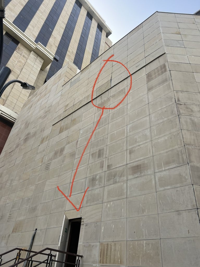MittaliyaP's tweet photo. Attention @DelhiPolice, I wanted to bring to your attention the hazardous conditions of the tiles on your auditorium building at delhi police headquarters CP ,It's a serious danger to the staff and public. Please take immediate action to fix it. #safetyfirst" @DCPCentralDelhi https://t.co/jlbg9J0Uql