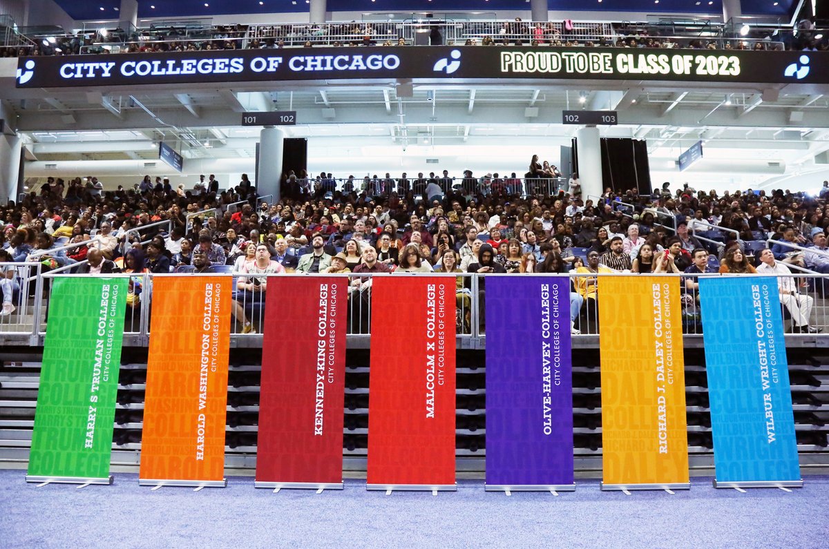 ChiCityColleges's tweet image. We can't stop celebrating the #Classof2023! 🎓🎉

Relive the #GradCCC excitement at any time by watching the recording of the ceremonies at ccc.edu/graduation and scrolling through the photos: news.ccc.edu/2023/05/08/gra…