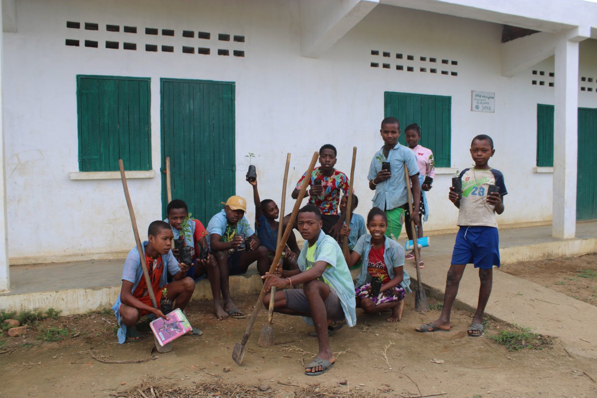 SEEDMadagascar's tweet image. Project Sekoly Maintso has been busy working with  students at the sites of our completed school construction projects, Esohihy EPP and Mandiso CEG... educating them on climate change in Madagascar, whilst #offsetting #carbon #emissions produced during construction, we have... 👀