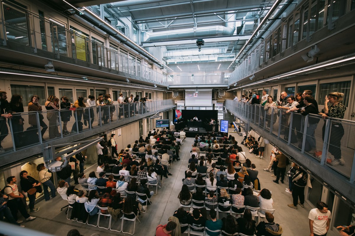 Halle6Ouest's tweet photo. Les 6 et 7 mai on était heureux d'accueillir @motion_festival à @Halle6Ouest @NantesUniv. Table ronde, ateliers, installation, expo, courts-métrages sur le graphisme en mouvement, et la contribution du M-Lab pour la fabrication d'un pingouin zoetrope #motionmotion ©clack-gallard https://t.co/jtOqHr7Lcc