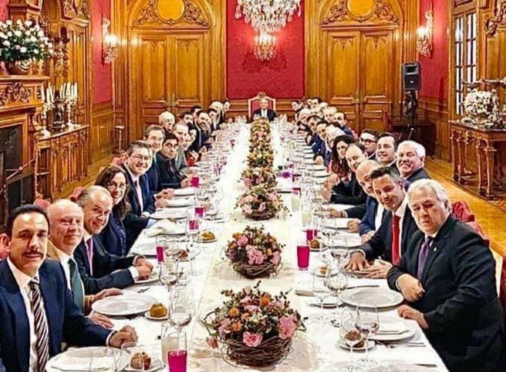 No pos #CronicasChairas tanto dinero desperdiciado en giras de la garnacha y comidas con sus amigos del CO y su gabinete,pero no han contabilizado lo que se gasta diariamente en su Marranera,porque el tiempo aire y la producción no son gratis y lo peor es que es solo para ofender