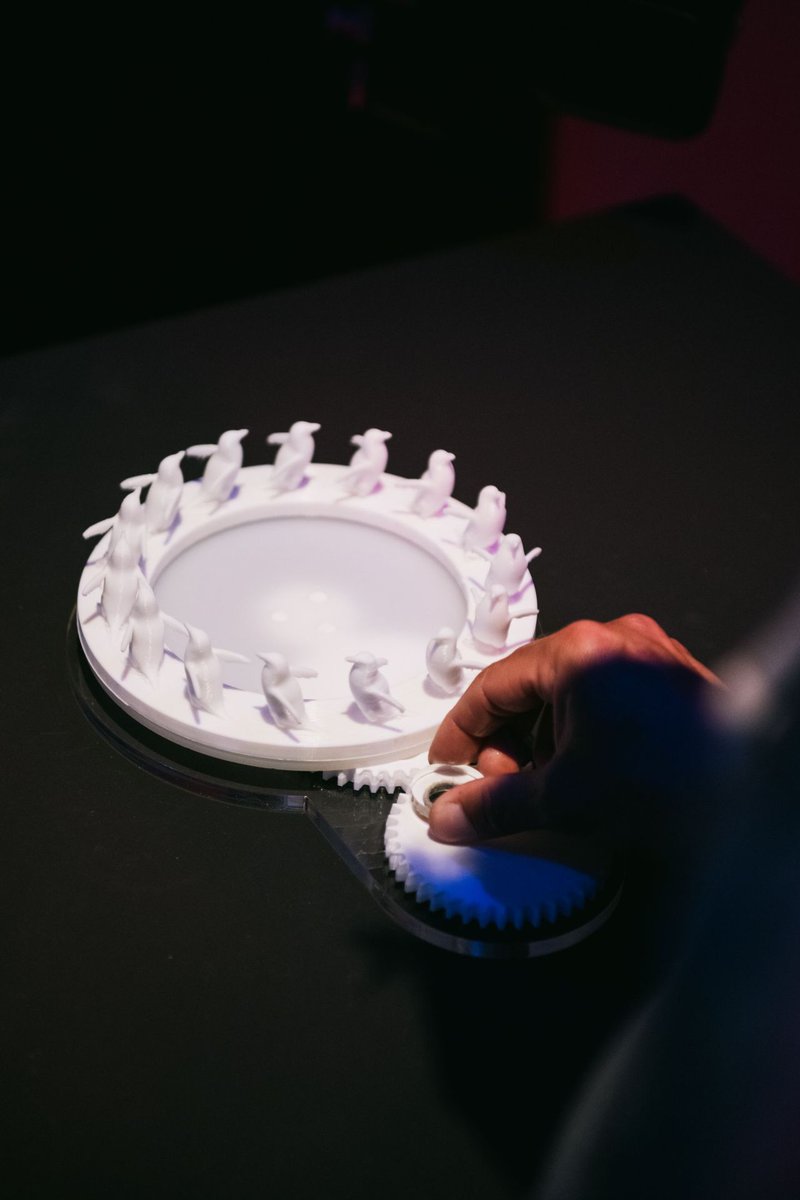 Halle6Ouest's tweet photo. Les 6 et 7 mai on était heureux d'accueillir @motion_festival à @Halle6Ouest @NantesUniv. Table ronde, ateliers, installation, expo, courts-métrages sur le graphisme en mouvement, et la contribution du M-Lab pour la fabrication d'un pingouin zoetrope #motionmotion ©clack-gallard https://t.co/jtOqHr7Lcc