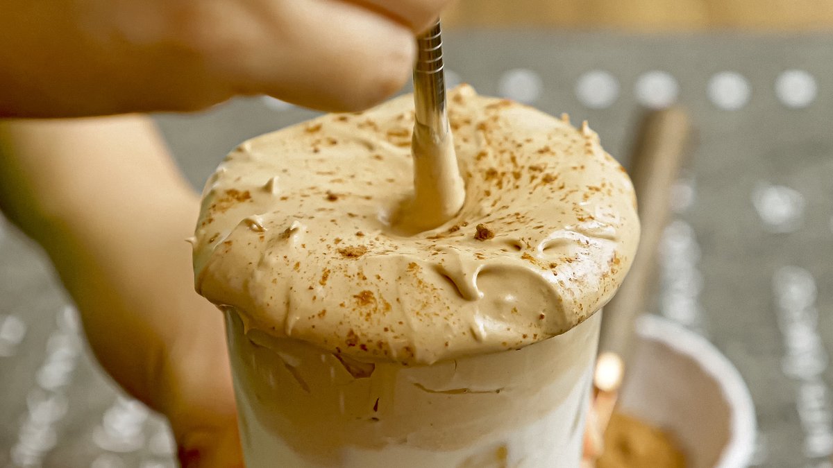 littlechefasia's tweet image. FULL RECIPE 👉 imlittlechef.com/dalgona-milo | Dalgona Milo is a delightful cold beverage hailing from Korea. The creamy, frothy MiloMilo, whipped to perfection and served over a refreshing glass of cold milk, is perfect for any time of the day. #dalgonamilo #dalgonarecipe